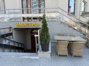 Harat`s pub