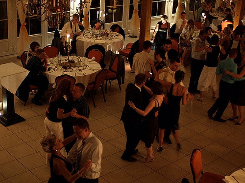 кафе где можно поесть и потанцевать. кафе где можно поесть и потанцевать. кафе клуб. танцпол в ресторане. рестораны новосибирска с живой.