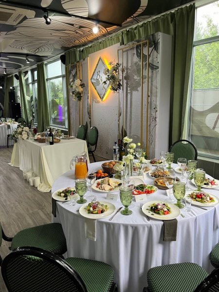 Новогодние корпоративы в зале Ботаника Холл