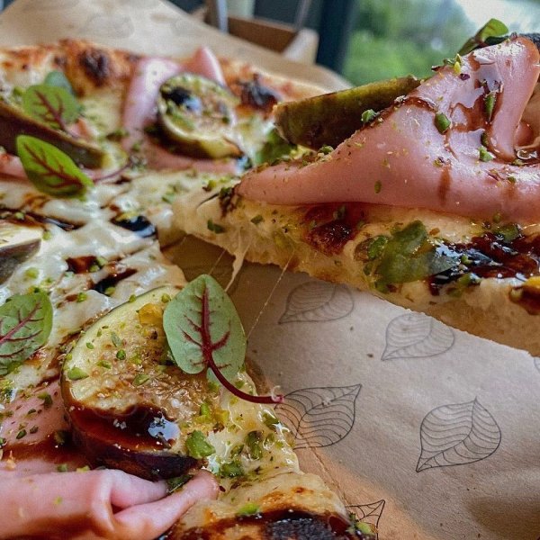 Пицца с мортаделлой и инжиром в Quince – обзор @gastrosibirsk