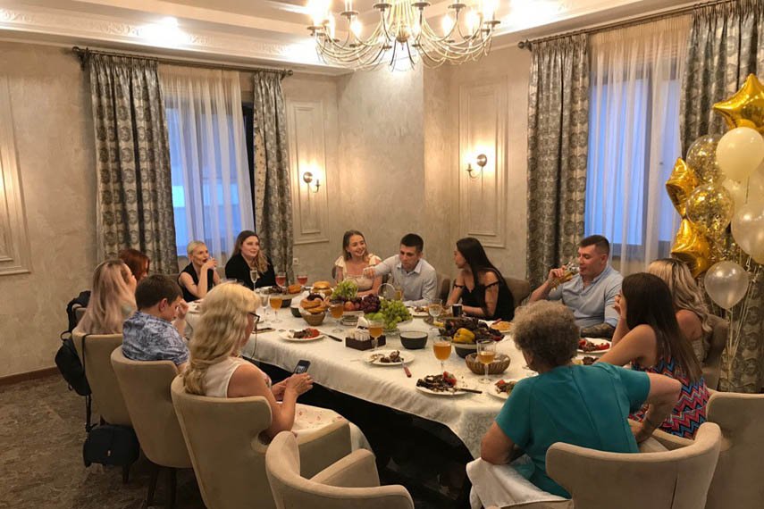 Новогодние корпоративы с программой в ресторане "Кочевник"
